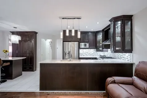 37 Tawn Crescent Ajax ON L1Z 1H9