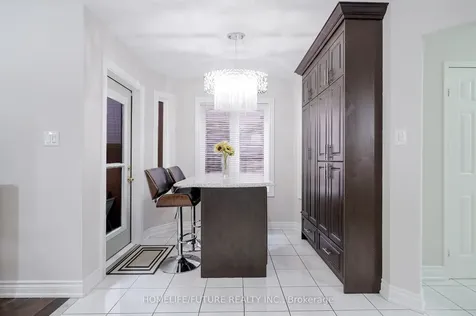 37 Tawn Crescent Ajax ON L1Z 1H9