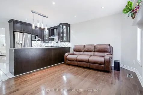 37 Tawn Crescent Ajax ON L1Z 1H9