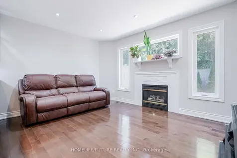 37 Tawn Crescent Ajax ON L1Z 1H9