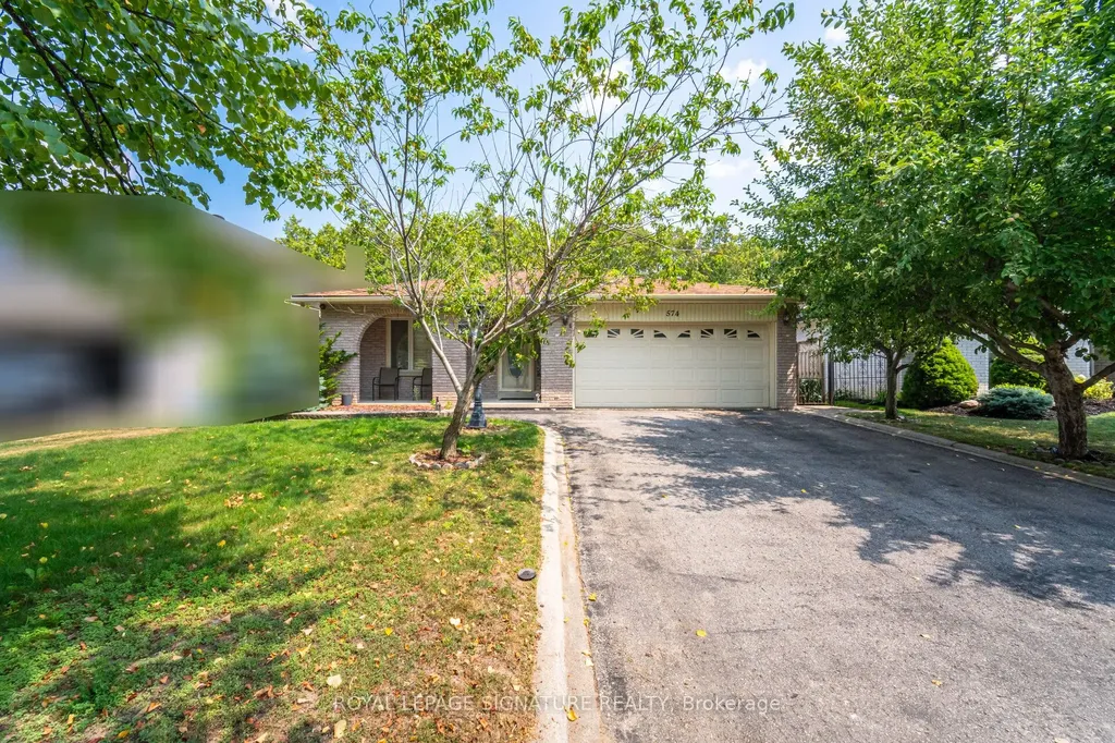 574 Antigua Crescent Oshawa ON L1J 6B4