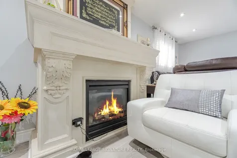 574 Antigua Crescent Oshawa ON L1J 6B4