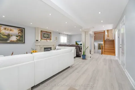 574 Antigua Crescent Oshawa ON L1J 6B4