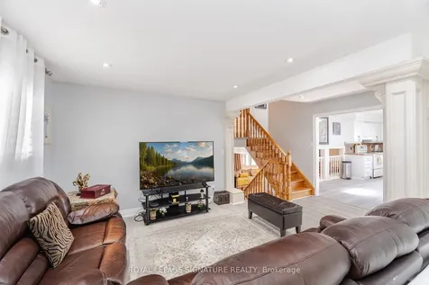 574 Antigua Crescent Oshawa ON L1J 6B4