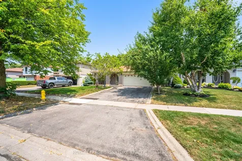 574 Antigua Crescent Oshawa ON L1J 6B4