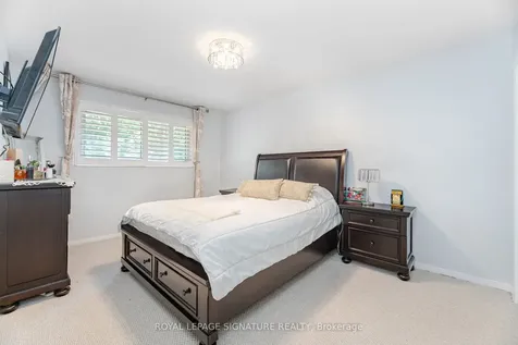 574 Antigua Crescent Oshawa ON L1J 6B4