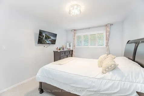 574 Antigua Crescent Oshawa ON L1J 6B4