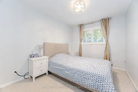 574 Antigua Crescent Oshawa ON L1J 6B4