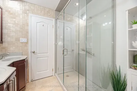 574 Antigua Crescent Oshawa ON L1J 6B4