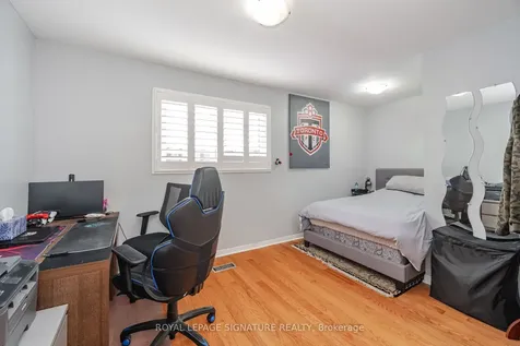 574 Antigua Crescent Oshawa ON L1J 6B4