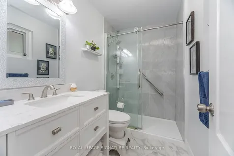 574 Antigua Crescent Oshawa ON L1J 6B4