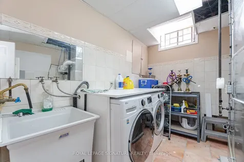 574 Antigua Crescent Oshawa ON L1J 6B4
