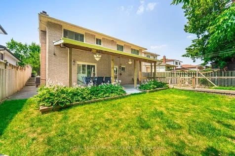 574 Antigua Crescent Oshawa ON L1J 6B4