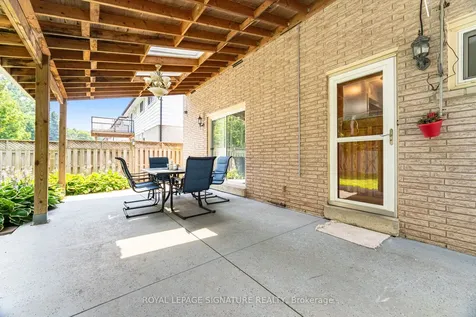 574 Antigua Crescent Oshawa ON L1J 6B4