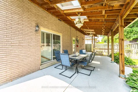 574 Antigua Crescent Oshawa ON L1J 6B4