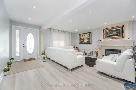 574 Antigua Crescent Oshawa ON L1J 6B4