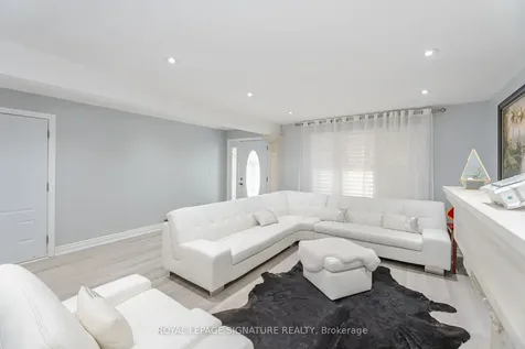 574 Antigua Crescent Oshawa ON L1J 6B4