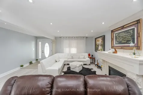 574 Antigua Crescent Oshawa ON L1J 6B4