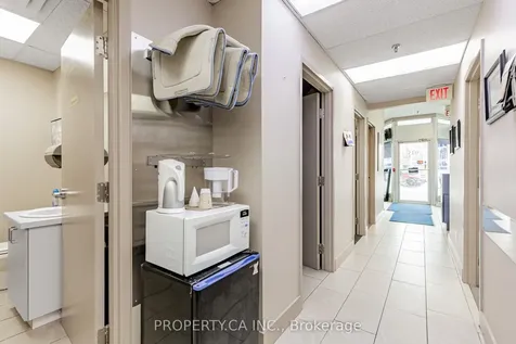 945 O'connor Drive Toronto ON M4B 2S7