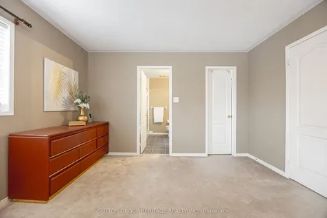 2 Peacock Crescent Ajax ON L1T 0C6