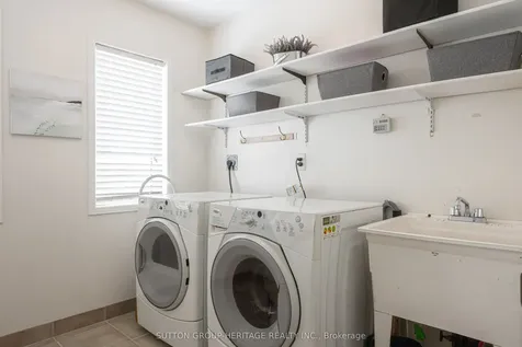 2 Peacock Crescent Ajax ON L1T 0C6