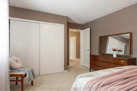 2 Peacock Crescent Ajax ON L1T 0C6