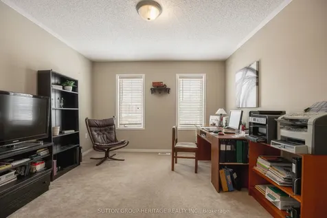 2 Peacock Crescent Ajax ON L1T 0C6