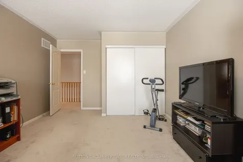 2 Peacock Crescent Ajax ON L1T 0C6