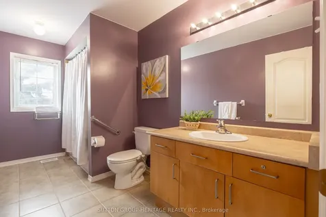 2 Peacock Crescent Ajax ON L1T 0C6