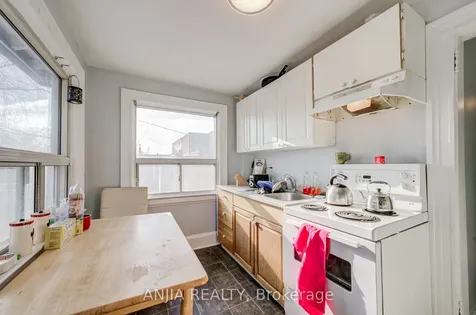 7 Linnsmore Crescent Toronto ON M4J 4J5