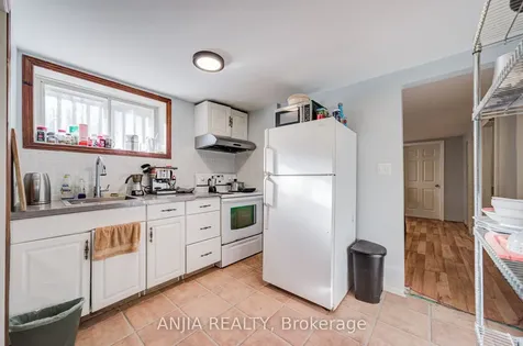 7 Linnsmore Crescent Toronto ON M4J 4J5