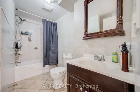 7 Linnsmore Crescent Toronto ON M4J 4J5
