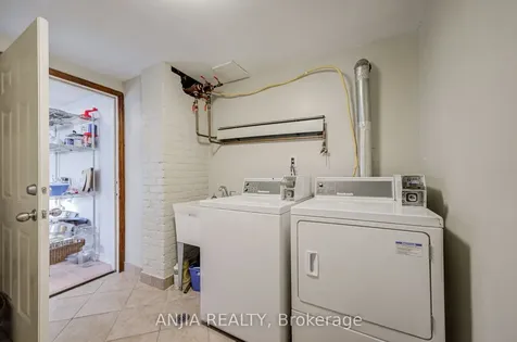 7 Linnsmore Crescent Toronto ON M4J 4J5
