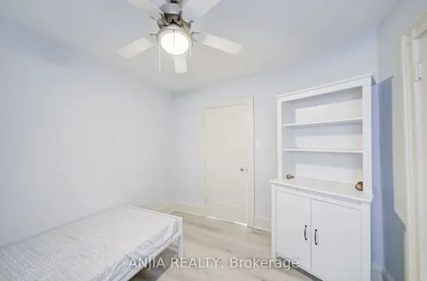 7 Linnsmore Crescent Toronto ON M4J 4J5
