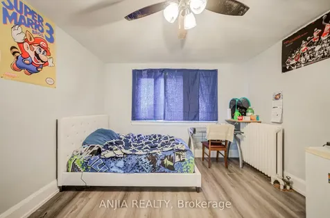 7 Linnsmore Crescent Toronto ON M4J 4J5