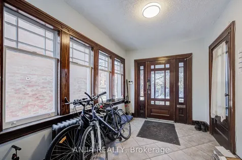 7 Linnsmore Crescent Toronto ON M4J 4J5