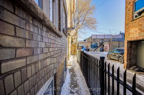 7 Linnsmore Crescent Toronto ON M4J 4J5
