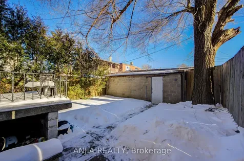 7 Linnsmore Crescent Toronto ON M4J 4J5