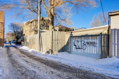 7 Linnsmore Crescent Toronto ON M4J 4J5