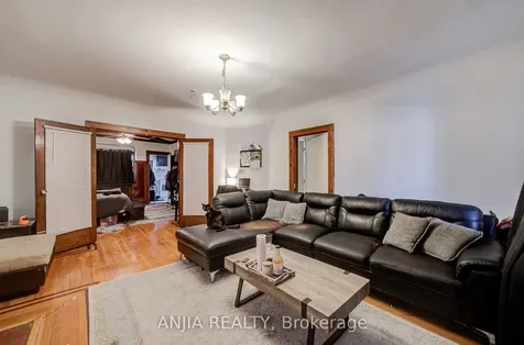 7 Linnsmore Crescent Toronto ON M4J 4J5