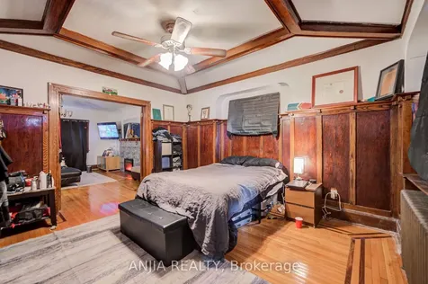 7 Linnsmore Crescent Toronto ON M4J 4J5