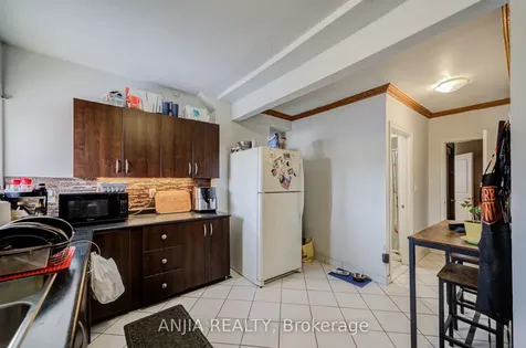 7 Linnsmore Crescent Toronto ON M4J 4J5