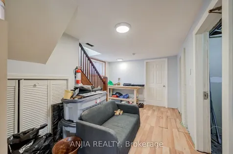 7 Linnsmore Crescent Toronto ON M4J 4J5