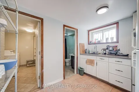 7 Linnsmore Crescent Toronto ON M4J 4J5