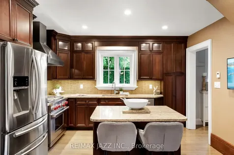 690 Bessborough Drive Oshawa ON L1G 4H2