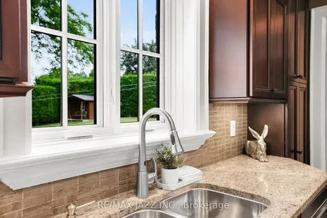 690 Bessborough Drive Oshawa ON L1G 4H2