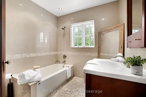 690 Bessborough Drive Oshawa ON L1G 4H2