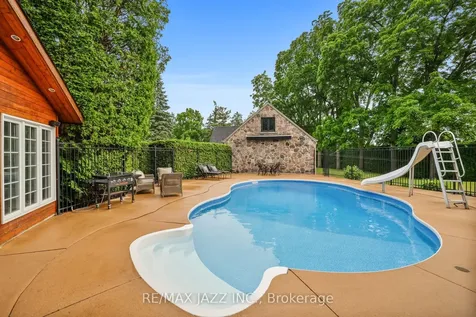 690 Bessborough Drive Oshawa ON L1G 4H2