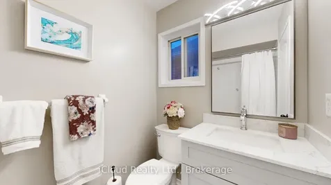 33 Alden Square Ajax ON L1T 4Z2