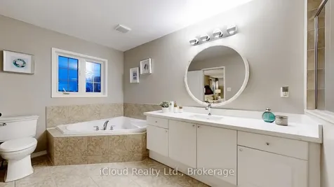 33 Alden Square Ajax ON L1T 4Z2